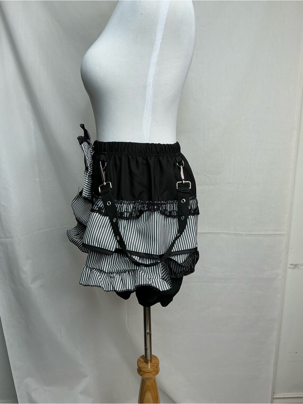 2077 - Black & White Striped Ruffle Mini Skirt with Bow - Picture 3 of 4